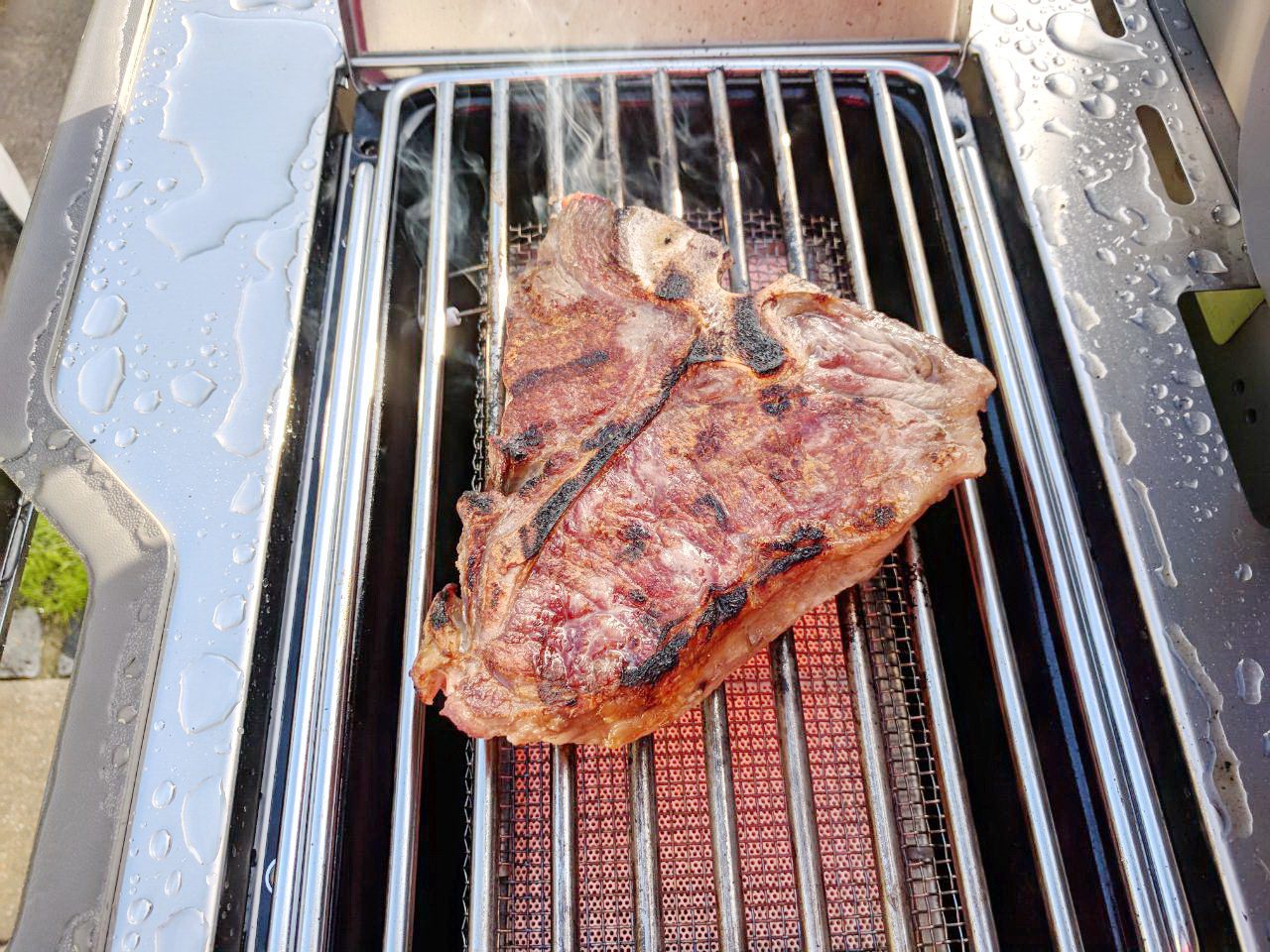 T-Bone-Steak Napoleon Gasgrill