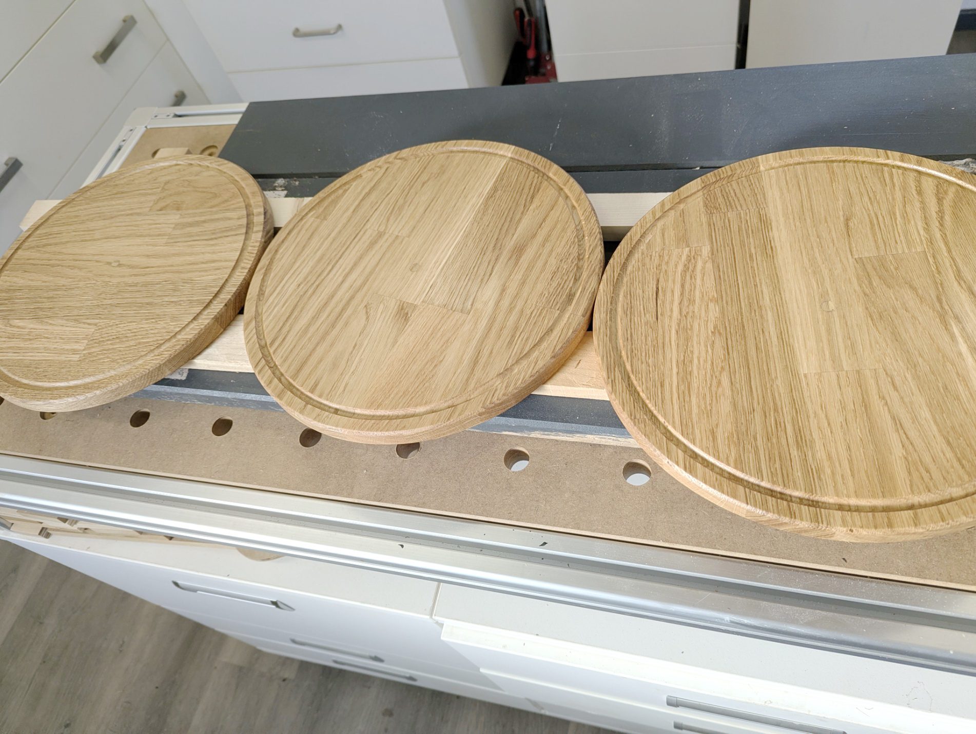 geölte Bretter Pizzateller selber bauen