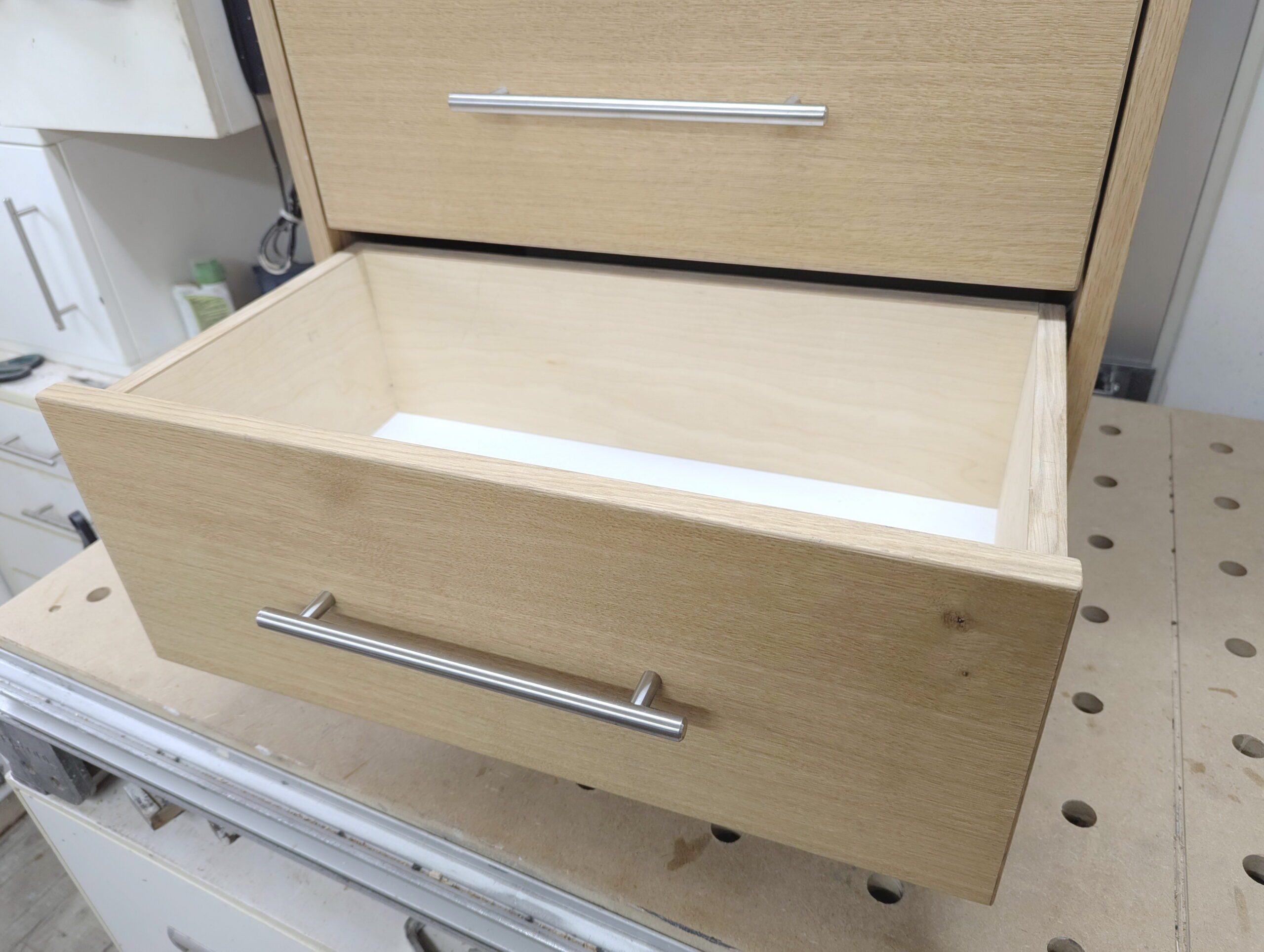 Schrank mit Schubladen Schrank mit Schubladen