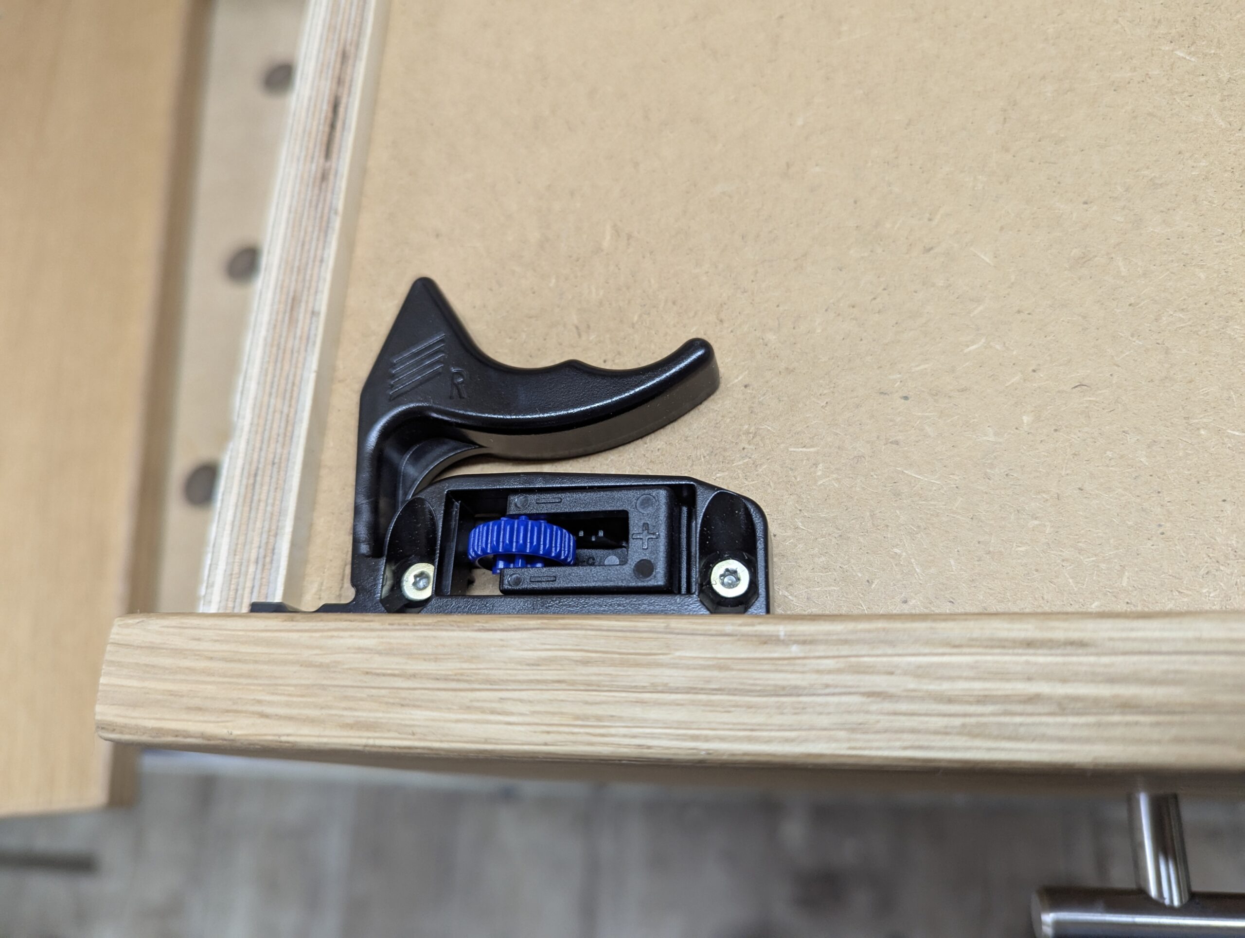Schrank mit Schubladen Schrank mit Schubladen