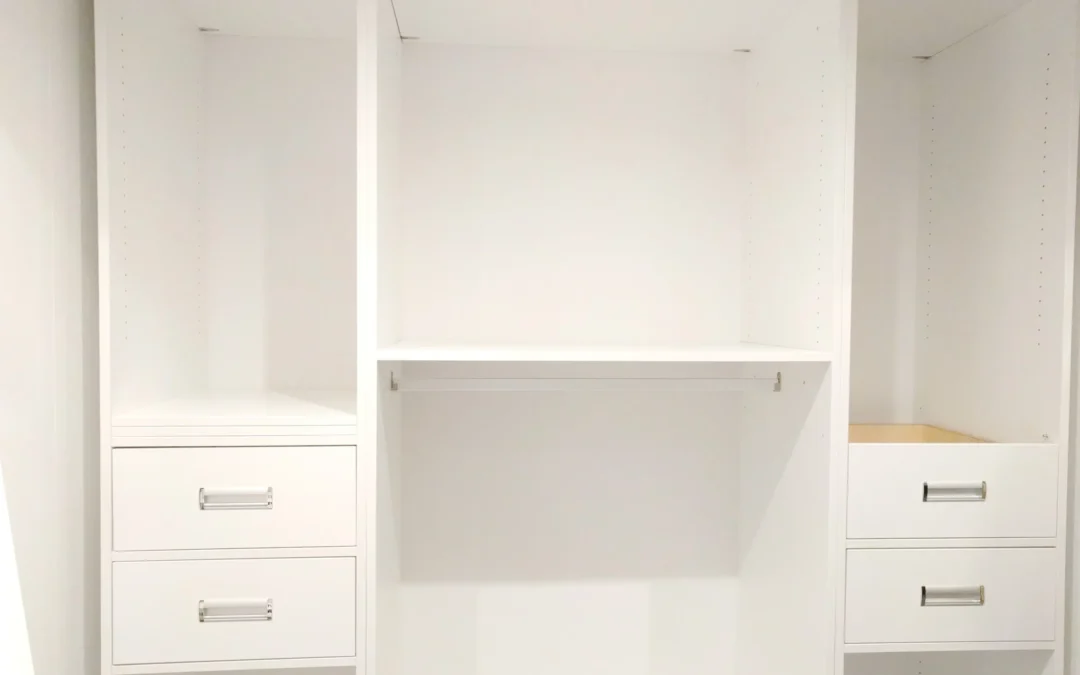 So baust du deinen Kleiderschrank selbst