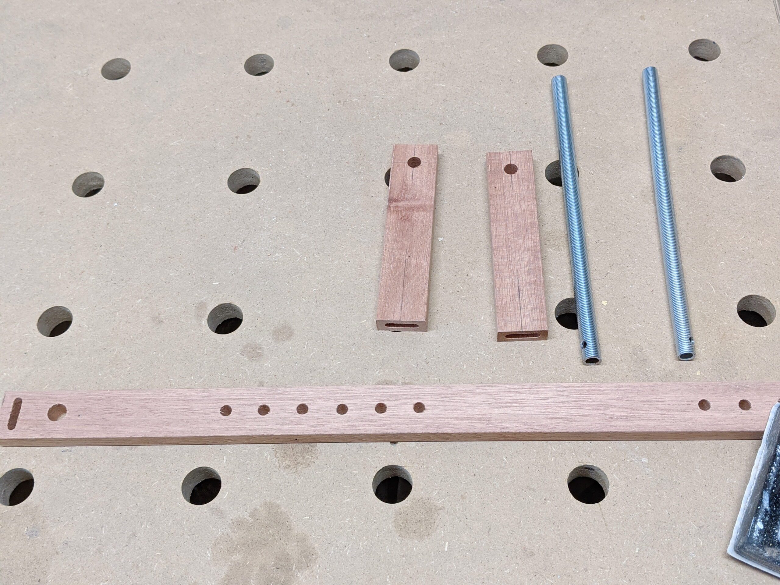 Gestänge Garage Rasenroboter