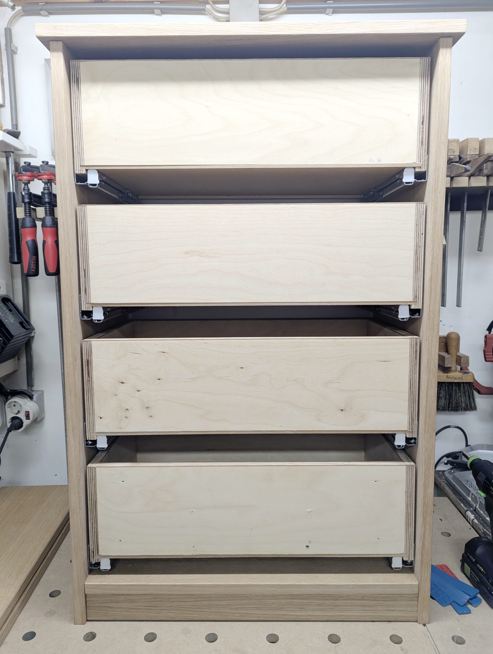 Schrank mit Schubladen.MP Schrank mit Schubladen