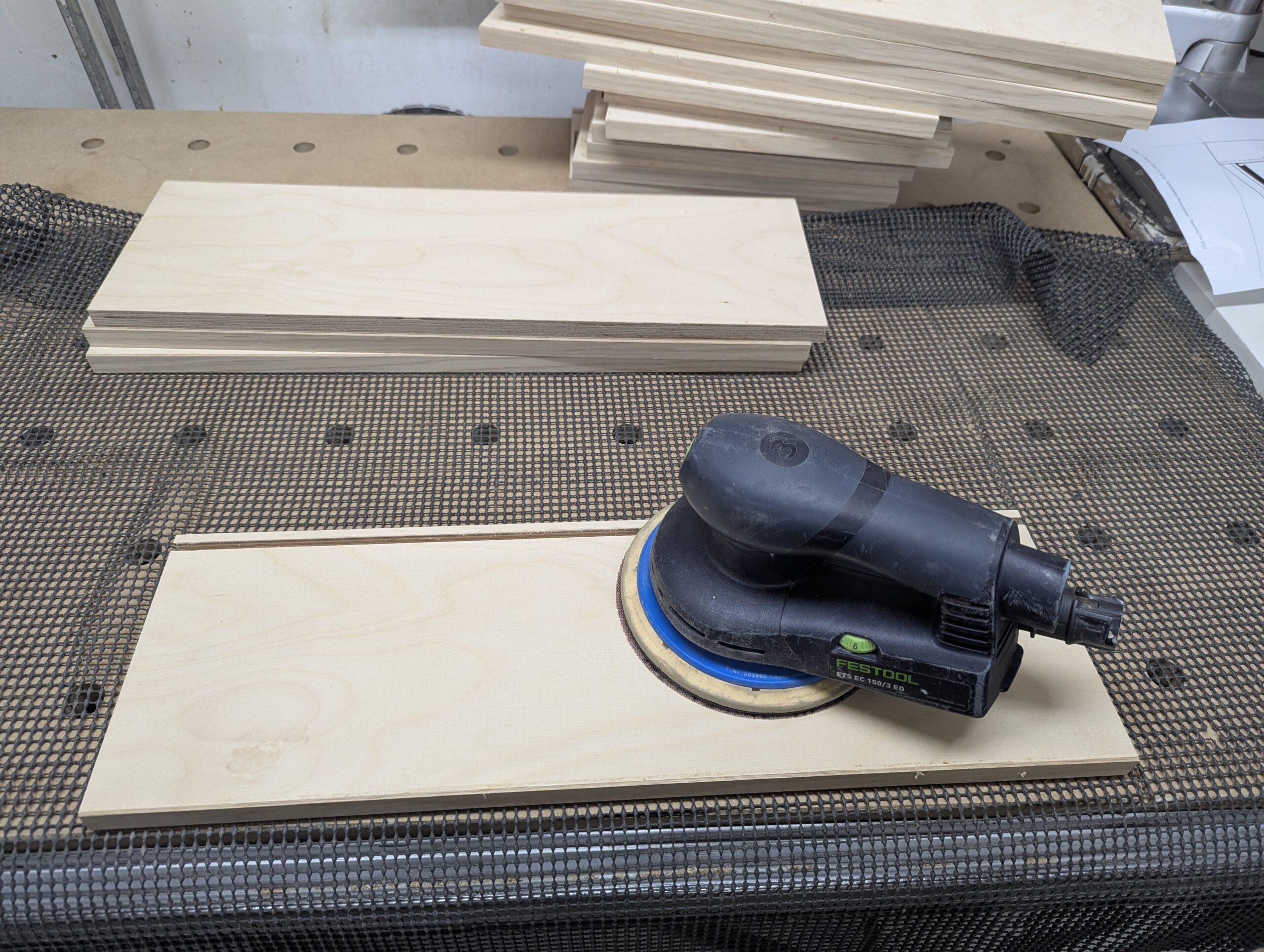 Schrank mit Schubladen Schrank mit Schubladen