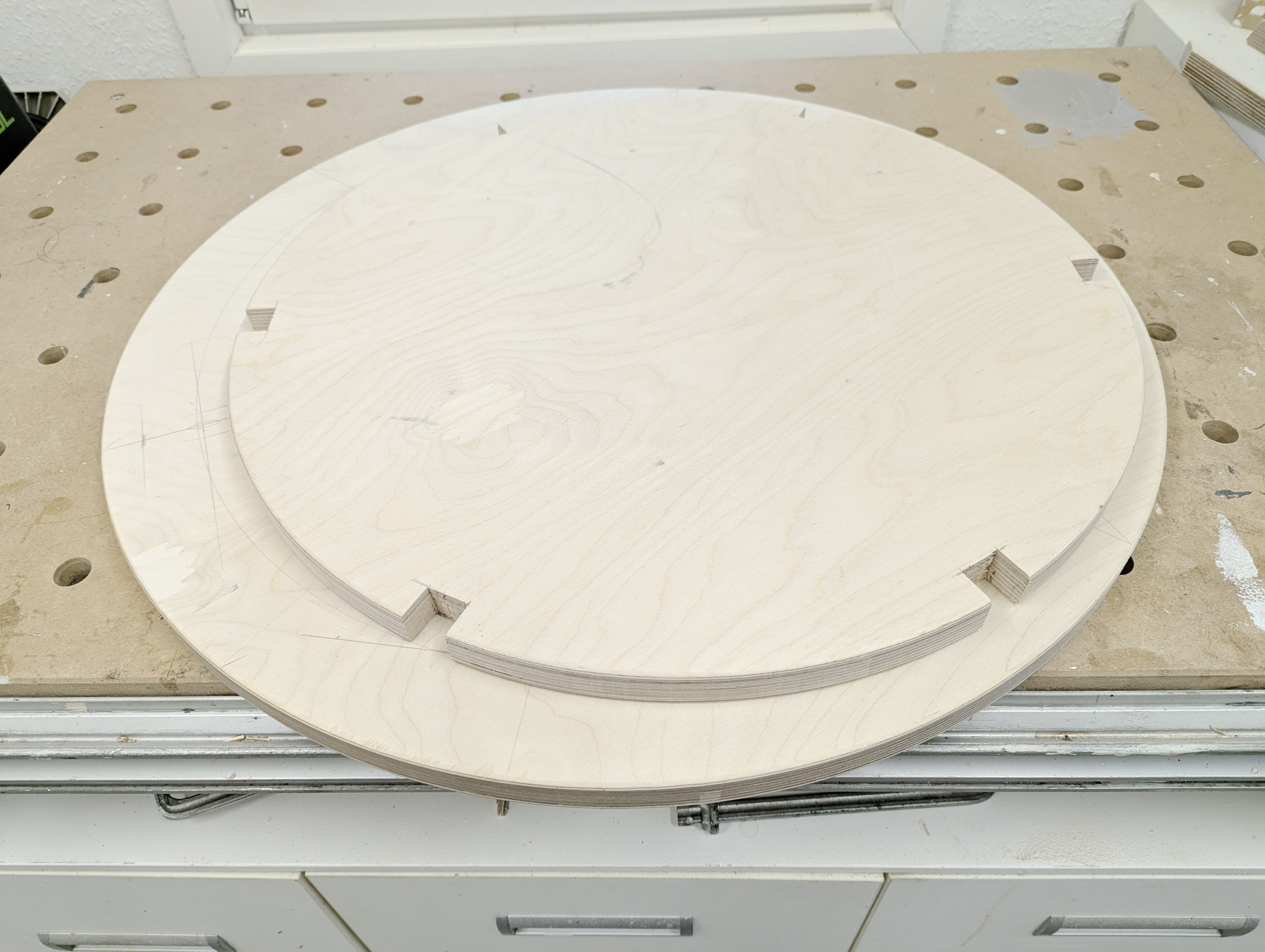 Platten runder Tisch
